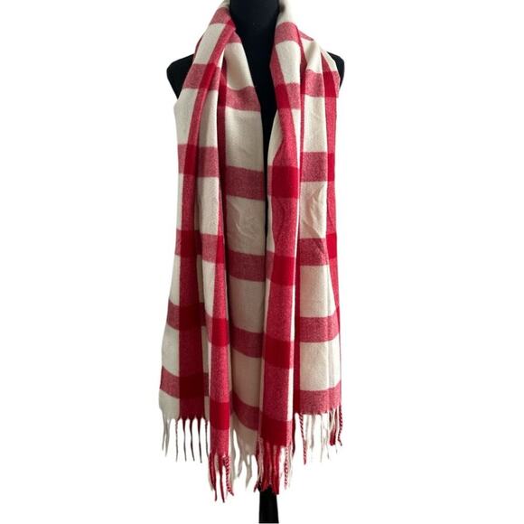 BR Buffalo Plaid Scarf NWT New Red and White Very Soft Fringe Hems - Picture 6 of 6